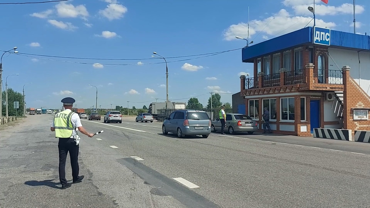 Волгоградские полицейские напомнили об опасности дорог для детей
